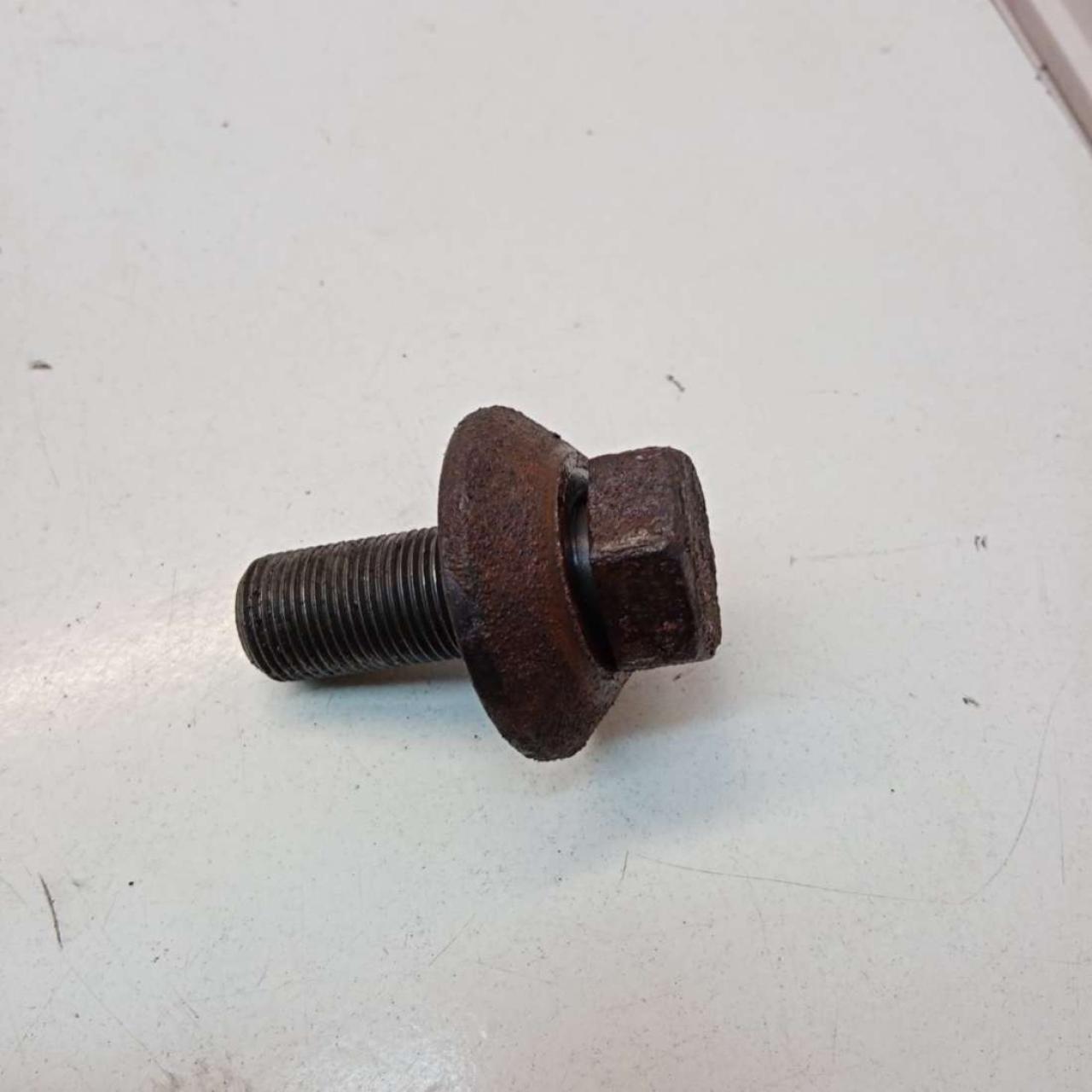 болт двигателя Mercedes-Benz Vito W638 2001, 2.2 л., OM 611.980, дизель, МКПП, микроавтобус - фото №1