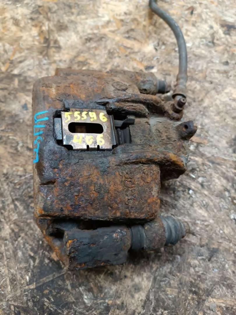 суппорт передний правый Mercedes-Benz Vito W638 2001, 2.2 л., OM 611.980, дизель, МКПП, микроавтобус - фото №1