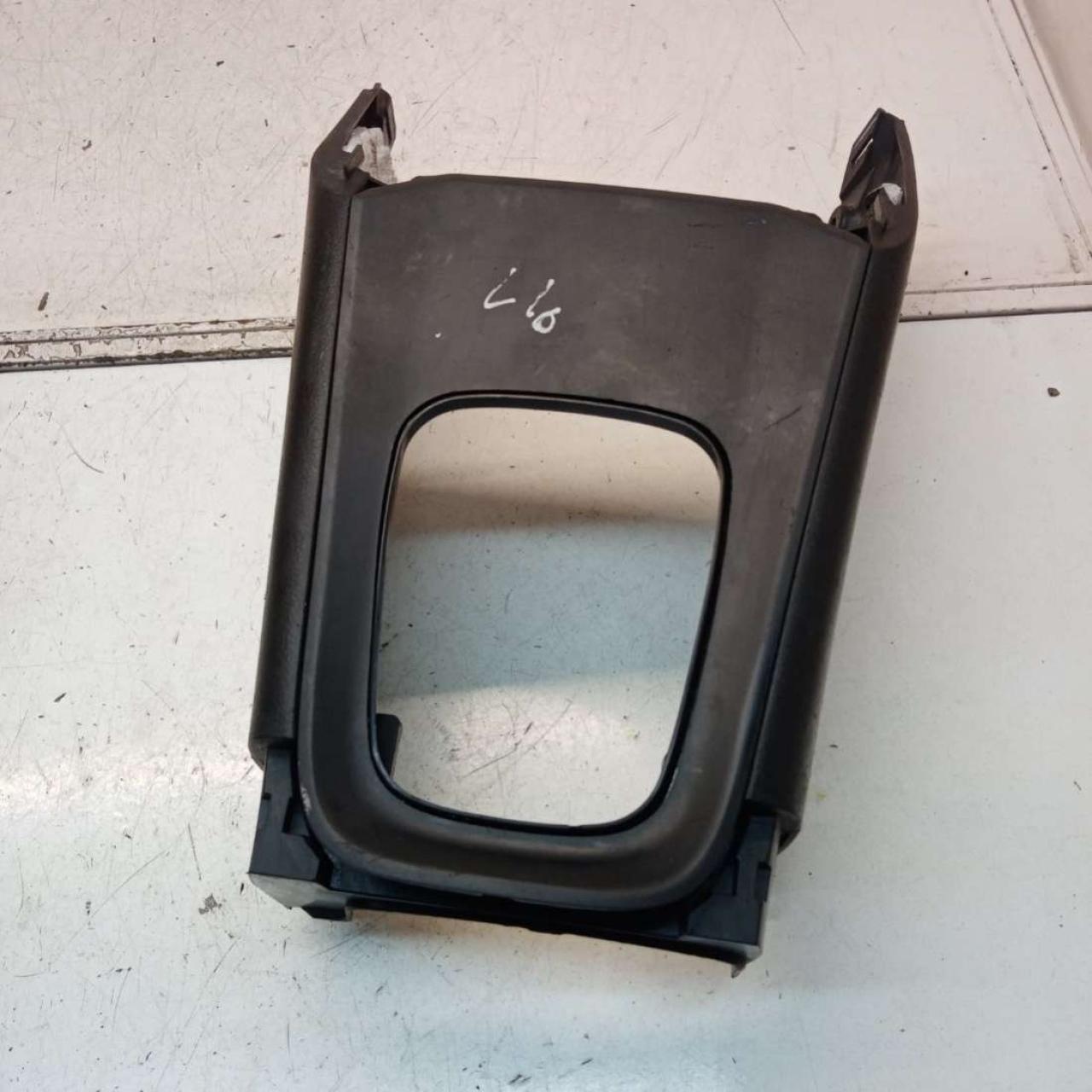 рамка обрамление кулисы Nissan Primera P12 2004, 2.2 л., дизель, МКПП, хетчбэк 5 дв., 96910AV600, 96935AV610 - фото №1