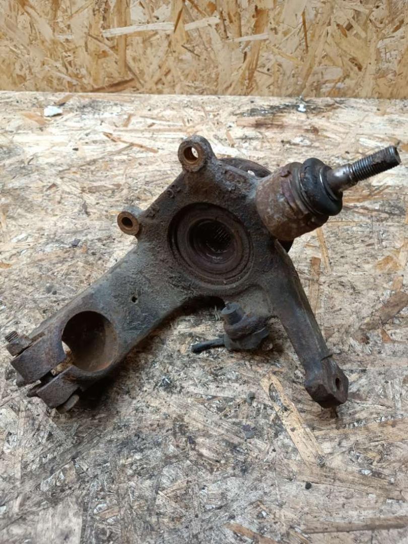 ступица передняя левая Peugeot 605 1 поколение 1992, 2.1 л., дизель, МКПП - фото №1