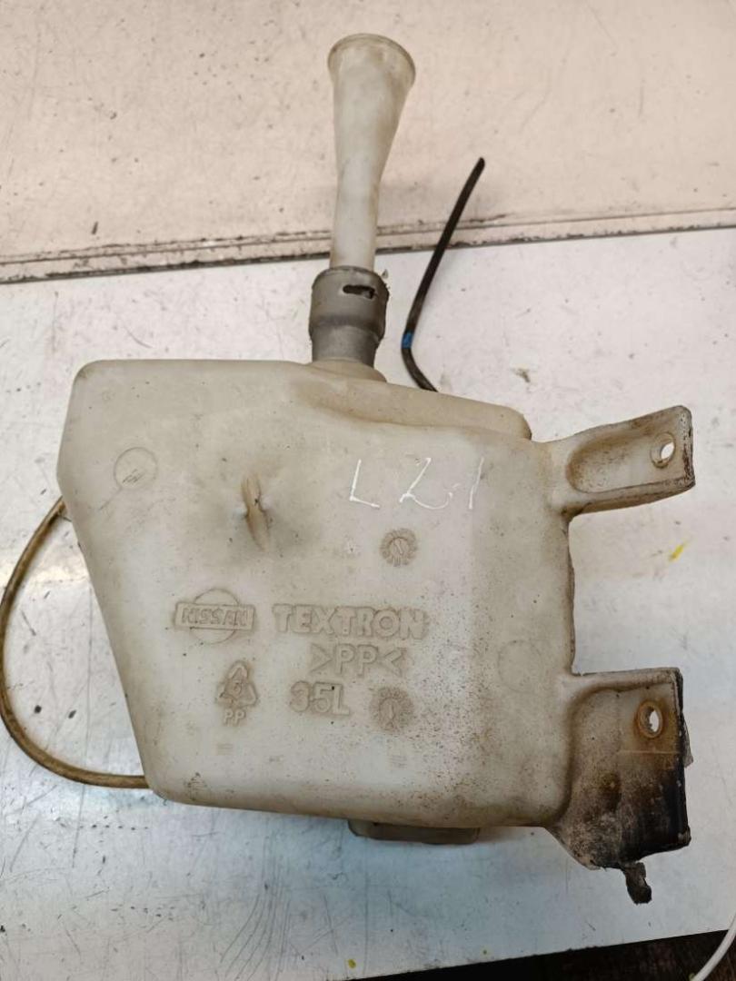 бачок омывателя Nissan Primera P12 2004, 2.2 л., дизель, МКПП, универсал, E11015027, E11001187 - фото №1