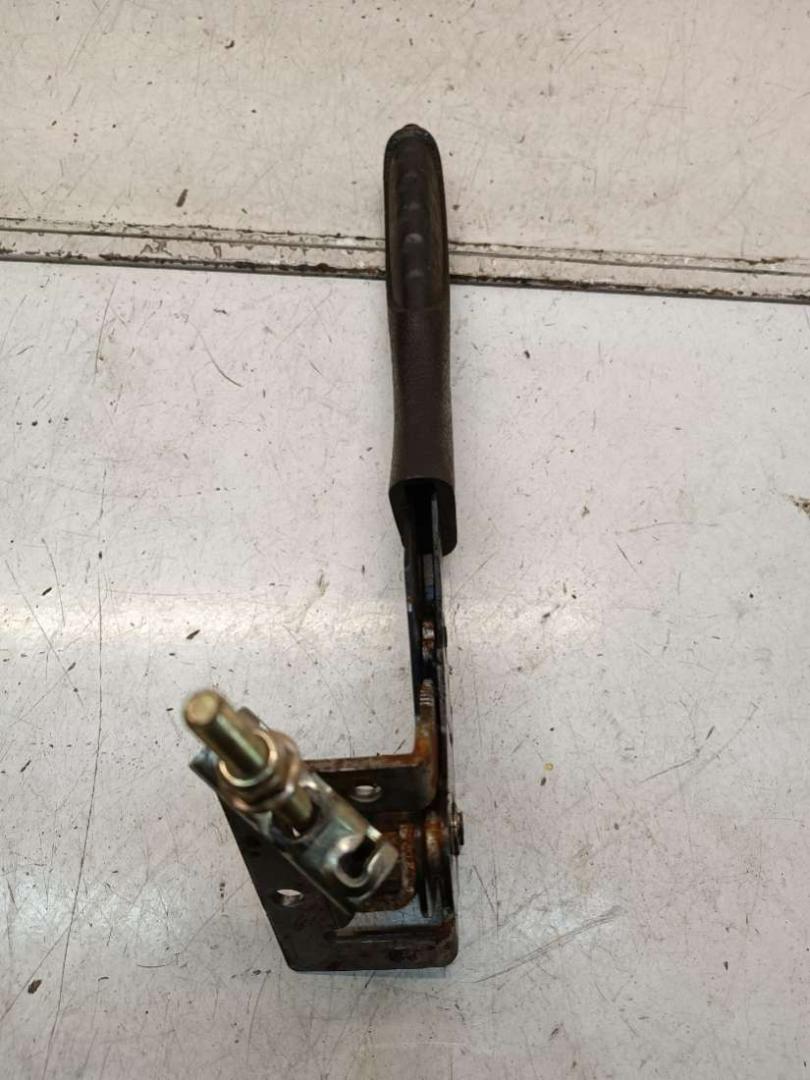 рычаг ручного тормоза (ручника) Peugeot 206 1 поколение 2000, 1.1 л., бензин - фото №1