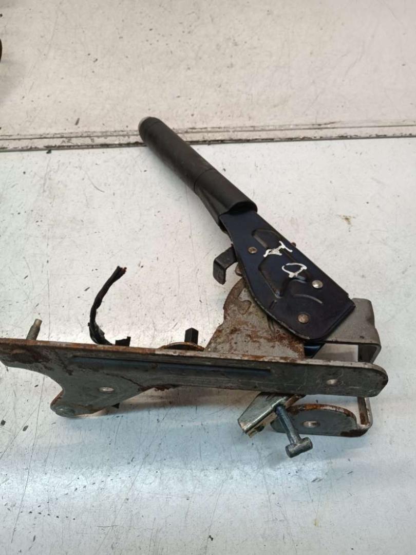 рычаг ручного тормоза (ручника) Citroen C2 1 поколение 2005, 1.4 л., бензин, 9648023177 - фото №1