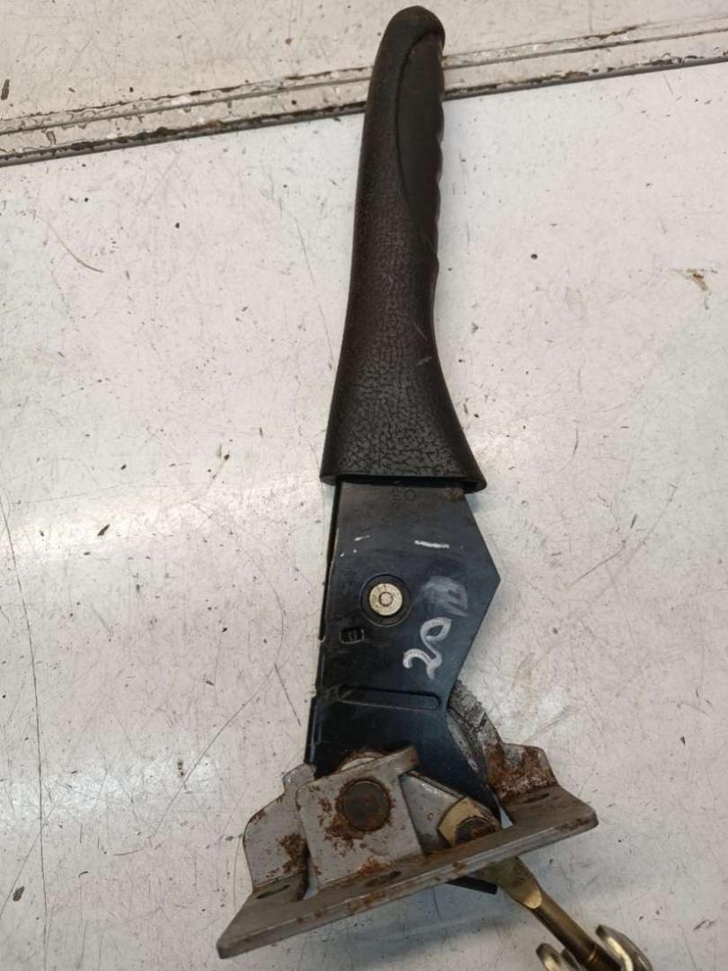 рычаг ручного тормоза (ручника) Peugeot 206 1 поколение 1998, бензин - фото №1