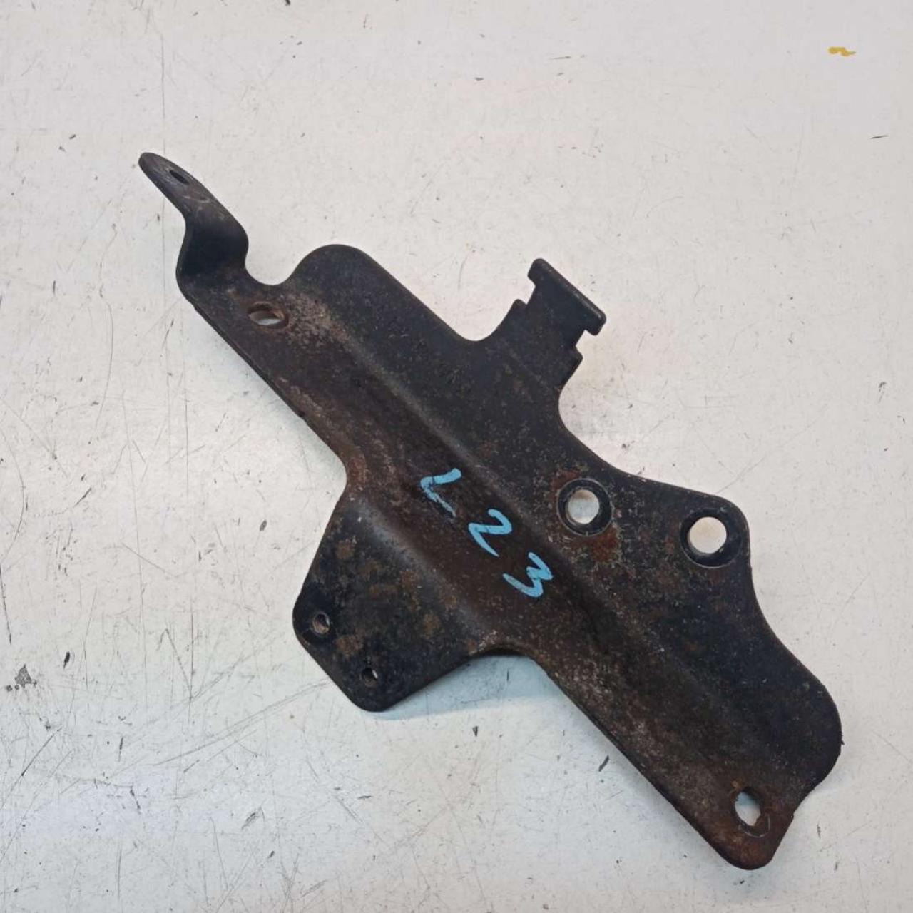 кронштейн (крепление) Mercedes-Benz Vito W638 2001, 2.2 л., OM 611.980, дизель, МКПП, микроавтобус, A6110980629 - фото №1