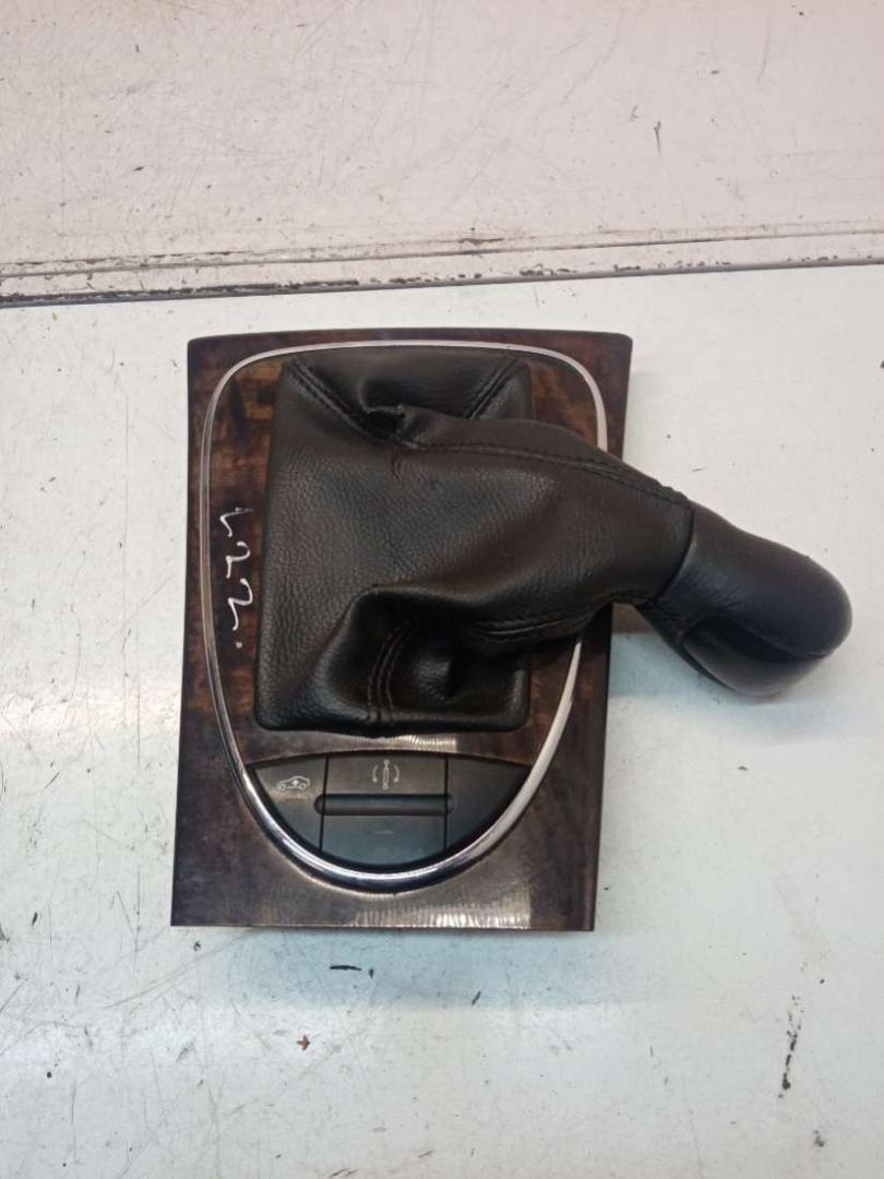 рамка обрамление кулисы Mercedes-Benz E-Класс W211/S211 2004, 2.2 л., дизель, универсал, A2118217158, 7626412, 19S034 - фото №1