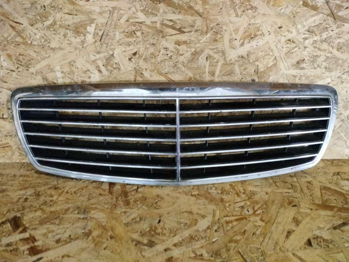 решетка радиатора Mercedes-Benz E-Класс W211/S211 2004, 2.2 л., дизель, универсал - фото №1