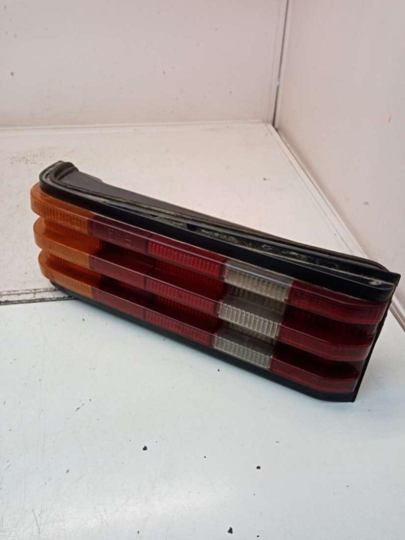 фонарь задний левый Mercedes-Benz 190 1 поколение 1993, ULO381L, 44464, 44463, F13041821S, 0244467, 44465, 0044466 - фото №1