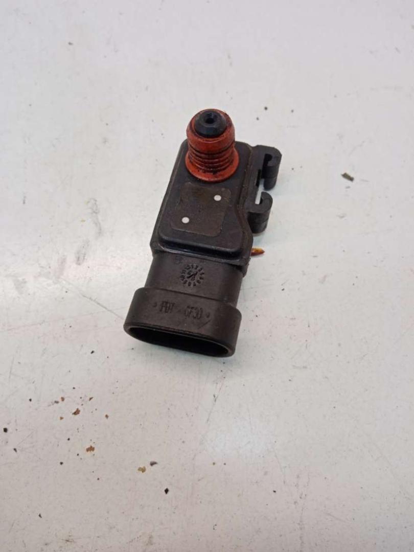 датчик абсолютного давления Renault Laguna 3 поколение 2009, 2.0 л., дизель, МКПП, хетчбэк 5 дв., 7700101762, 93160018, 4409668, 71739292, 28074367, 12614970, 16212460, 90063543, 28074365, 98131025, 16258659, 6238120, 1920CW, 1714, 8162124600, 016212460, 6238159, 098131025, 01235046, 06238159, 1235046, 04409668, 06238120, 012614970, 7700106644 - фото №1