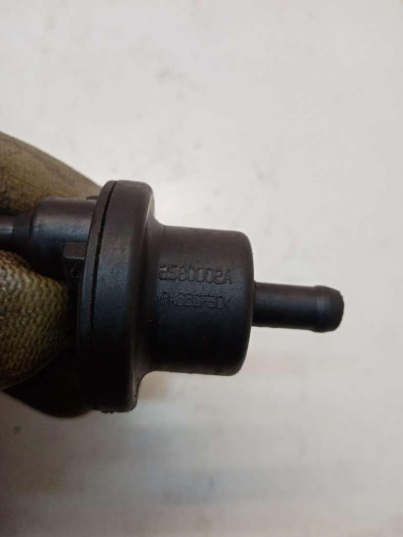 клапан вентиляции топливного бака Citroen Xsara 1 поколение 2000, 2.0 л., HDi, 2580002A - фото №1