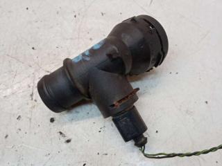 фланец (тройник) системы охлаждения Volkswagen Caddy 3 поколение 2008, 1.9 л., BJB, дизель, МКПП, белый, 1K0122291