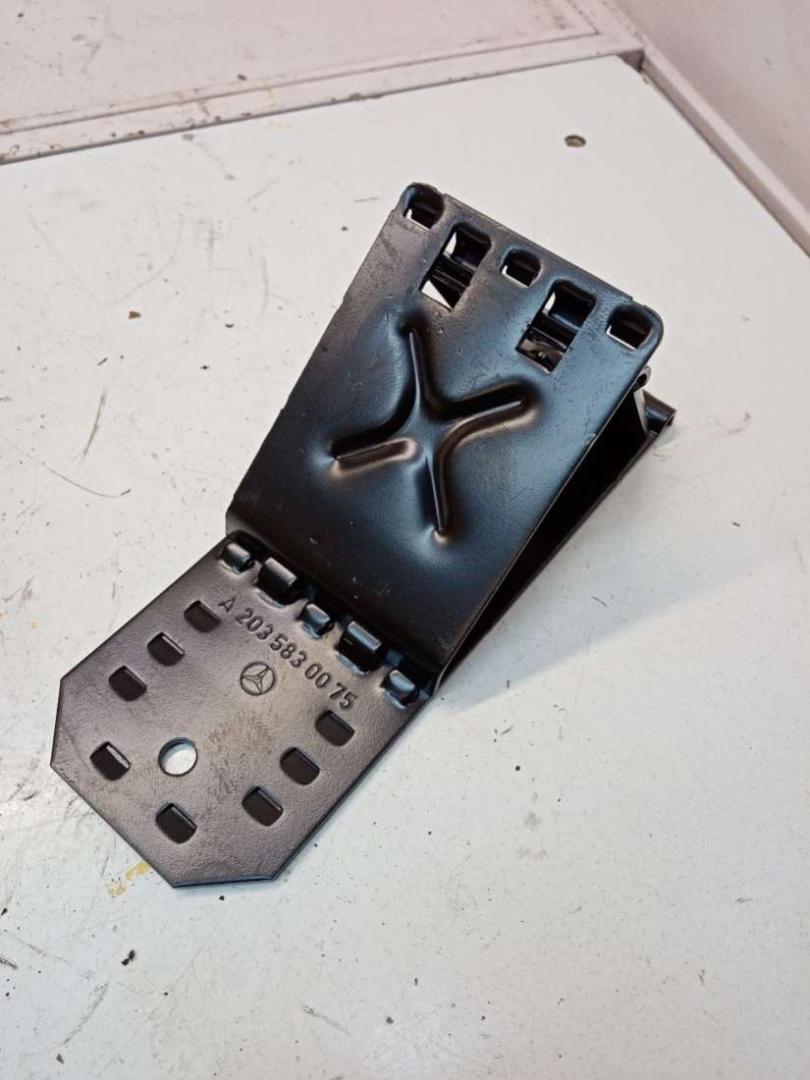 Противооткатный упор Mercedes-Benz S W221 5 поколение (2005-2009) 2006, 3.0 л., дизель, АКПП, A2035830075 - фото №1