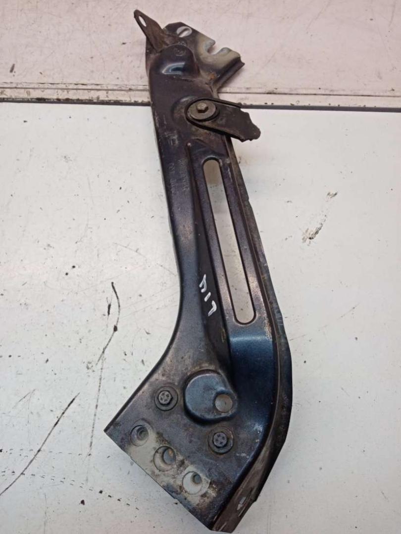 крепление ( кронштейн ) крыла Peugeot 807 1 поколение 2006, 2.0 л., RHM (DW10ATED4), дизель, АКПП, минивэн, 14000388 - фото №1