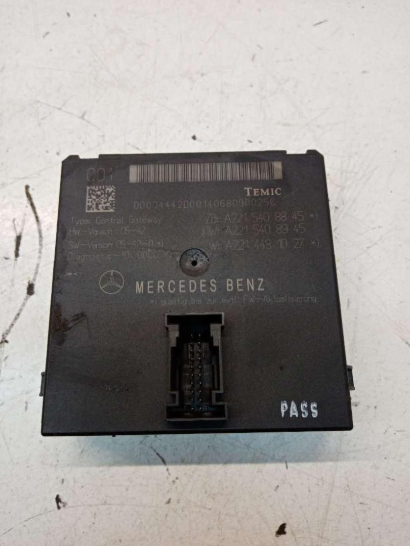блок комфорта Mercedes-Benz S W221 5 поколение (2005-2009) 2006, 3.0 л., дизель, АКПП, A2215408845, A2215408945, A2214481027 - фото №1