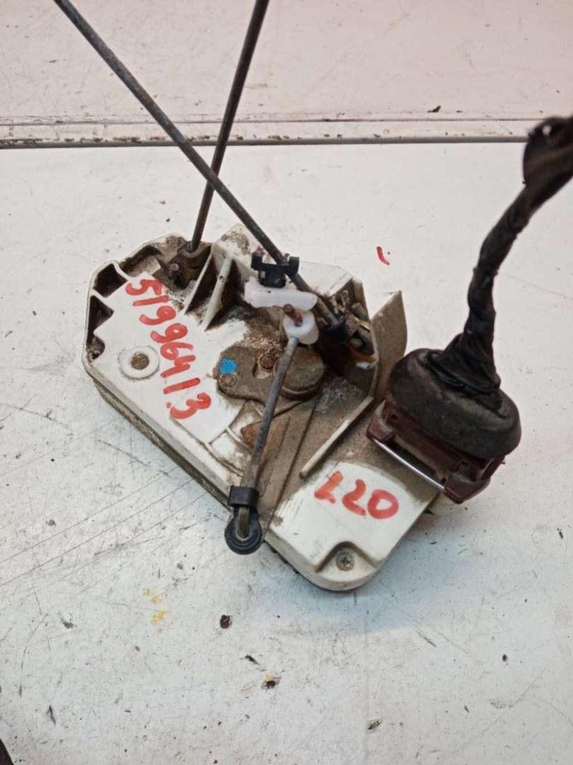 замок двери передней левой Peugeot 406 1 поколение 1998, 1.8 л., LFY, бензин, МКПП, седан - фото №1