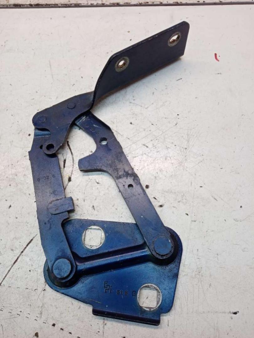 петля капота левая Peugeot 406 1 поколение 1998, 1.8 л., LFY, бензин, МКПП, седан - фото №1