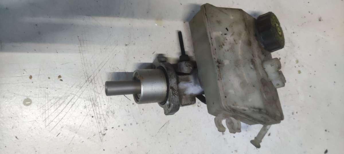 цилиндр тормозной главный Citroen Berlingo 1 поколение (M49) 2000 - фото №1