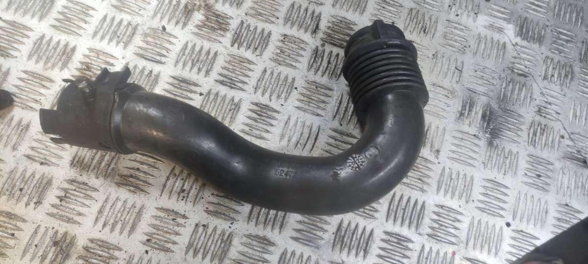 патрубок воздушного фильтра Peugeot 206 1 поколение 2001, 1.4 л., 9646617980 - фото №1