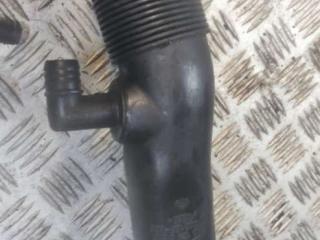 патрубок воздушного фильтра Volkswagen Transporter T5 2005, 7H0129615