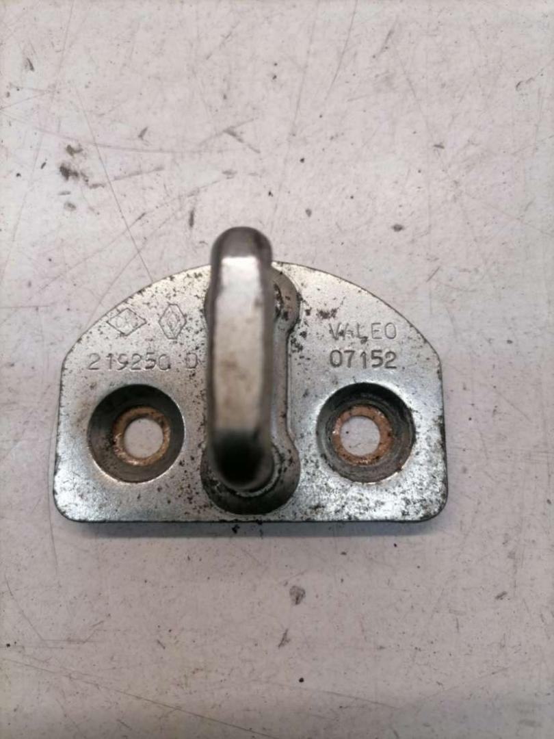 ответная часть (скоба) замка двери Renault Laguna 3 поколение 2009, 2.0 л., дизель, МКПП, хетчбэк 5 дв., 219250D, 07152 - фото №1