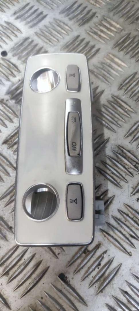 фонарь салона (плафон) Renault Laguna 3 поколение 2009, 2.0 л., дизель, МКПП, хетчбэк 5 дв., 264300003R - фото №1