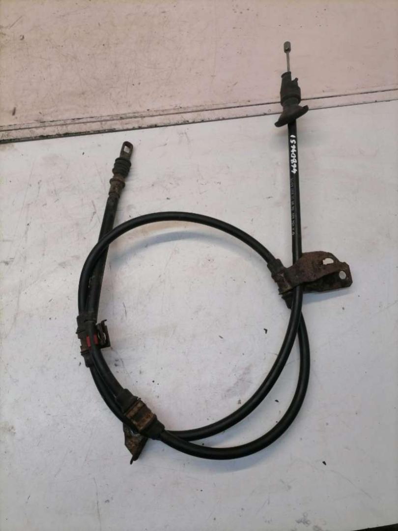 трос ручника Smart Forfour 1 поколение 2005, 1.5 л., дизель, МКПП, A4544200485, MR955260, DEKUO40, 05 - фото №1