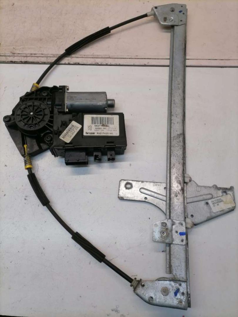 стеклоподъемник передний правый Peugeot 307 1 поколение 2004, 2.0 л., дизель, МКПП, хетчбэк 5 дв., 9637130480 - фото №1