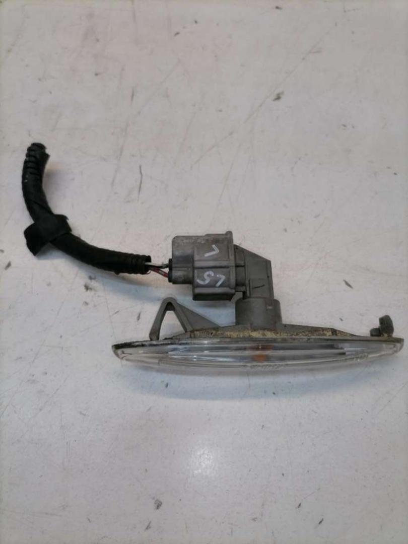 повторитель поворота на крыле левый Lexus IS 2 поколение (XE20) 2007, 2.2 л., дизель, МКПП, A045053 - фото №1