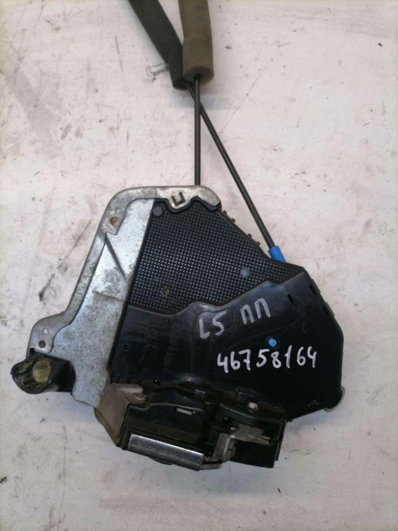 замок двери передней правой Lexus IS 2 поколение (XE20) 2007, 2.2 л., дизель, МКПП, A046693 - фото №1
