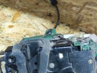 замок двери передней правой Volkswagen Polo 4 поколение 2002, 1.2 л., бензин, МКПП