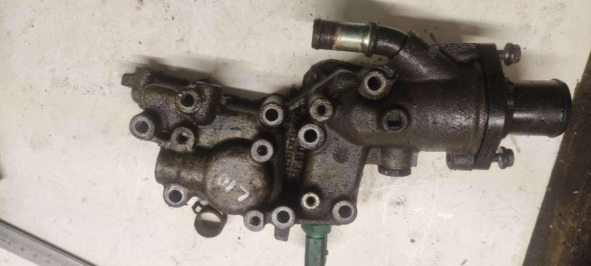 корпус термостата Peugeot 206 1 поколение 2003, 1.1 л., бензин, МКПП, купе - фото №1