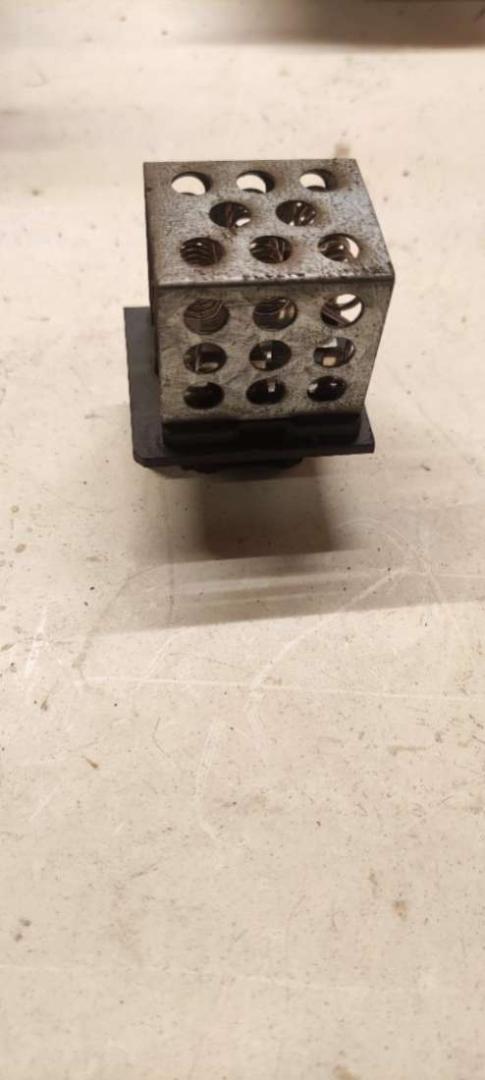 сопротивление печки Peugeot 206 1 поколение 2003, 1.1 л., бензин, МКПП, купе, A9347, 6450EN, 36057 - фото №1