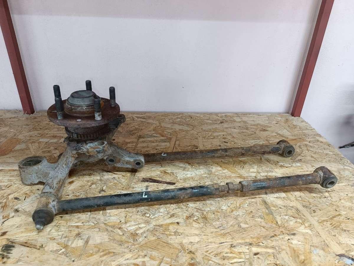 ступица задняя левая Hyundai Coupe GK 2002, 2.0 л., бензин, МКПП, купе - фото №1