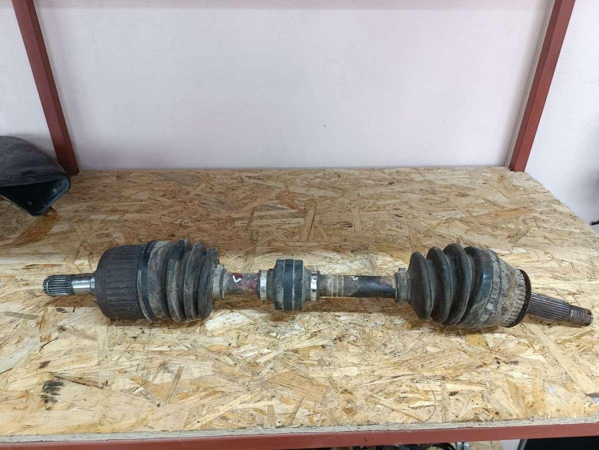 полуось передняя левая (приводной вал, ШРУС) Hyundai Coupe GK 2002, 2.0 л., бензин, МКПП, купе - фото №1