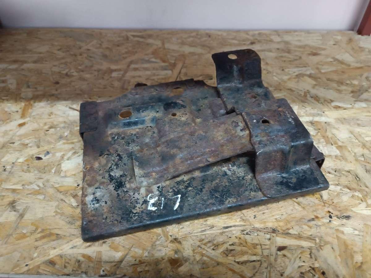 полка аккумулятора Hyundai Coupe GK 2002, 2.0 л., бензин, МКПП, купе - фото №1