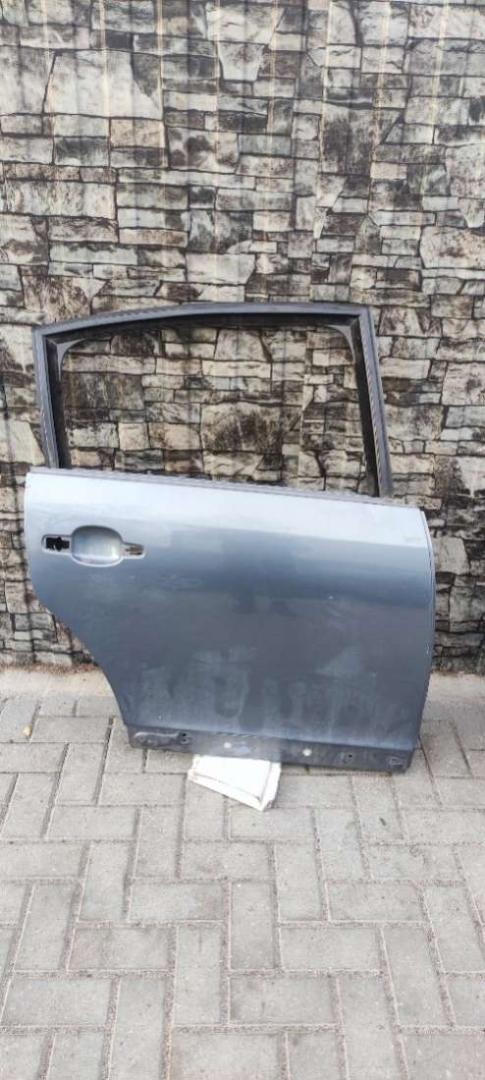 дверь задняя правая Citroen C4 1 поколение 2004 - фото №1