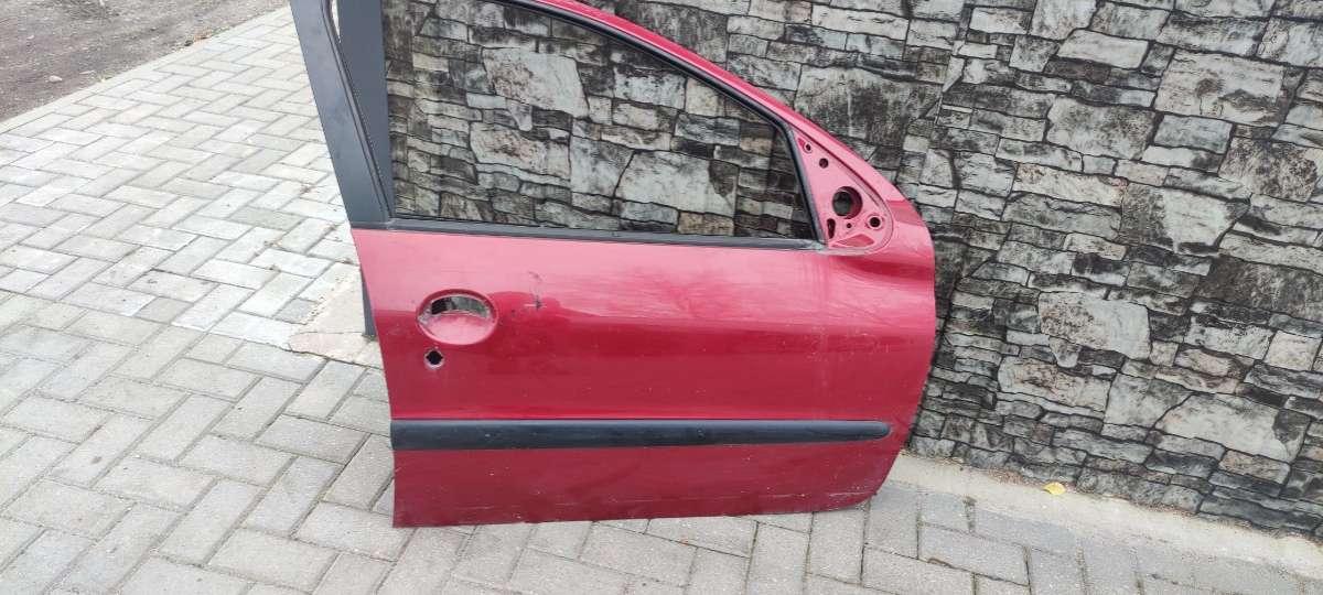 дверь передняя правая Peugeot 206 1 поколение 2003 - фото №1