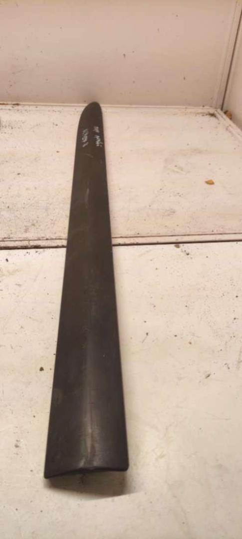 молдинг двери передней правой Nissan Almera N16 2002, 1.5 л., бензин, МКПП, седан - фото №1