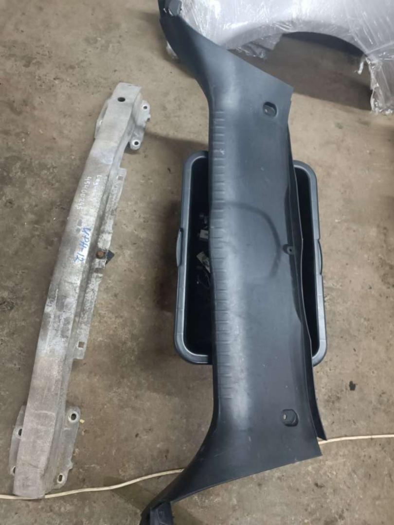 накладка внутренняя на заднюю панель кузова Peugeot 308 T7 2010, 1.6 л., EP6, бензин, МКПП, синий, хетчбэк 5 дв., 9681642777 - фото №1