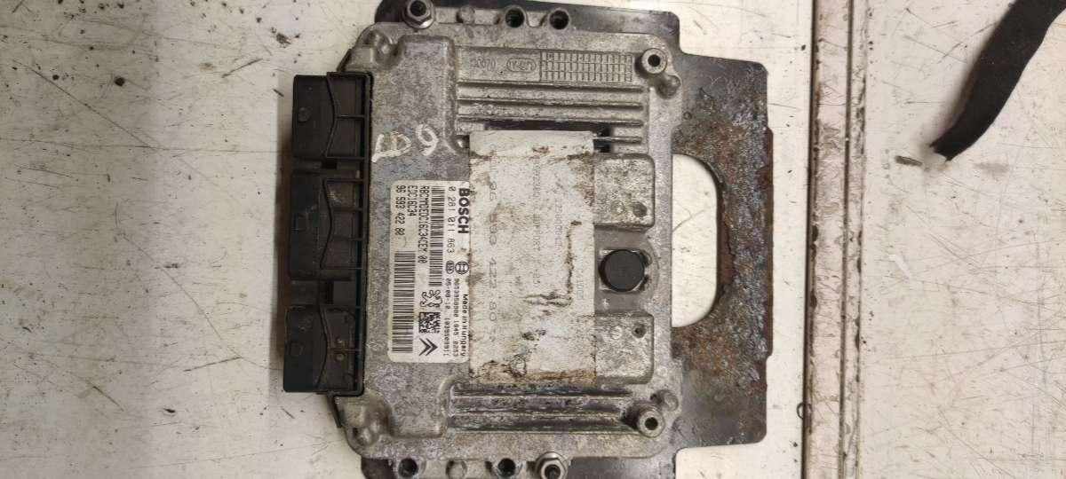 блок управления двигателем Peugeot 307 2000, 1.6 л., дизель, 0281011863, 9659342288 - фото №1
