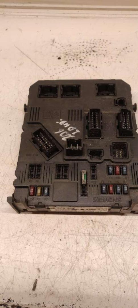 Блок BSI Peugeot 206 1 поколение 2000, 2.0 л., 825248811 - фото №1