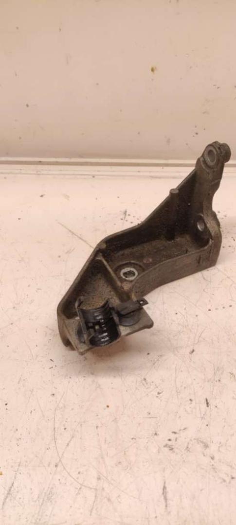 кронштейн двигателя Renault Laguna 3 поколение 2009, 2.0 л., дизель, МКПП, хетчбэк 5 дв., 8200134981 - фото №1