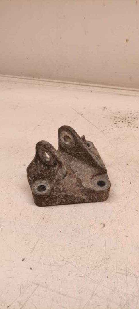 кронштейн двигателя Renault Laguna 3 поколение 2009, 2.0 л., дизель, МКПП, хетчбэк 5 дв., 113320003R - фото №1