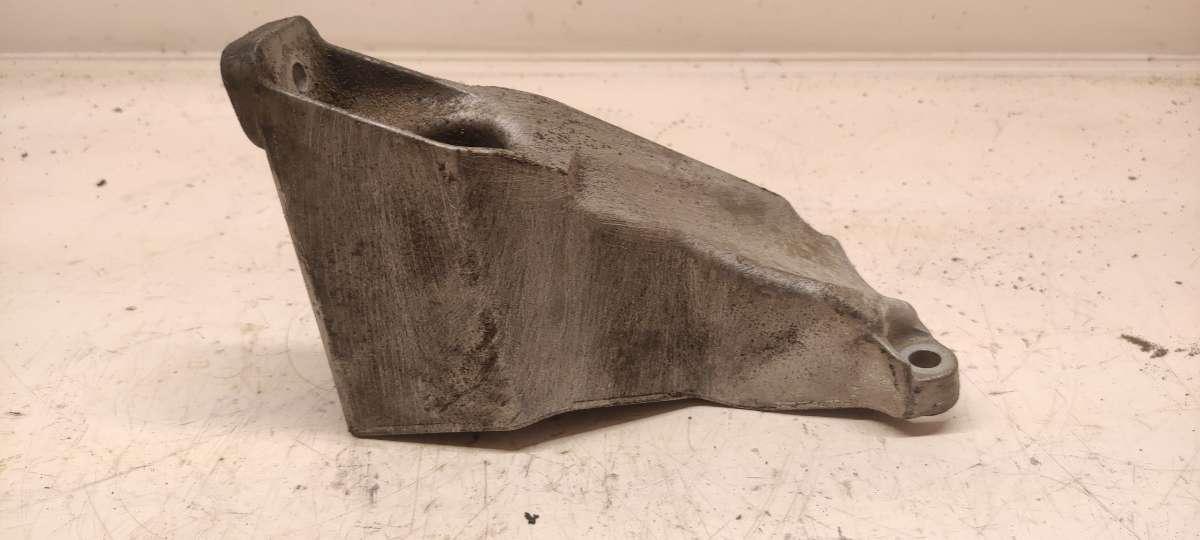 кронштейн двигателя Audi A6 4B/C5 2000, 1.9 л., TDi, дизель, 8D0199307P - фото №1