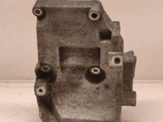 кронштейн компрессора кондиционера Volkswagen Passat B5 2001, 1.9 л., TDi, дизель, МКПП, 38260885
