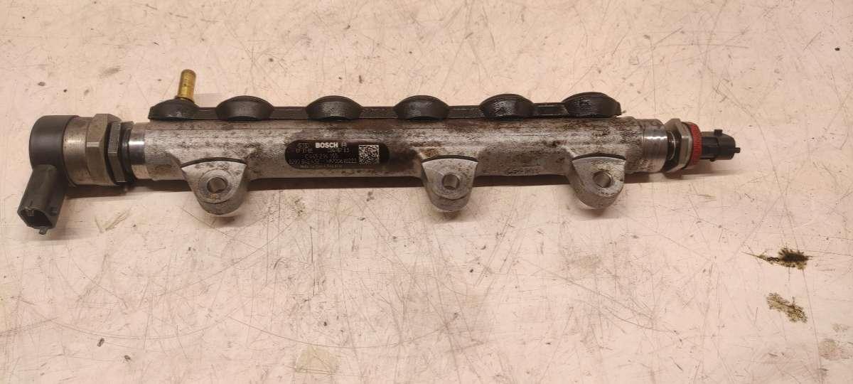 топливная рампа Renault Laguna 3 поколение 2009, 2.0 л., дизель, МКПП, хетчбэк 5 дв., 0445214155, 8200842432 - фото №1