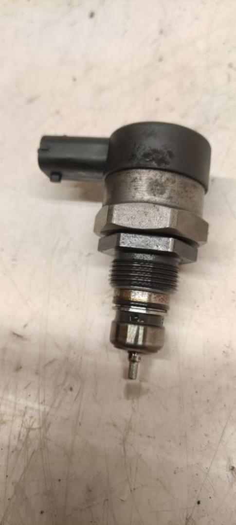 pегулятор давления топлива Renault Laguna 3 поколение 2009, 2.0 л., дизель, МКПП, хетчбэк 5 дв., 8200610770, 0281002800 - фото №1