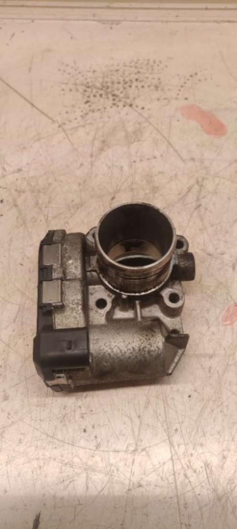 заслонка дроссельная Renault Laguna 3 поколение 2009, 2.0 л., дизель, МКПП, хетчбэк 5 дв., 8209330810 - фото №1