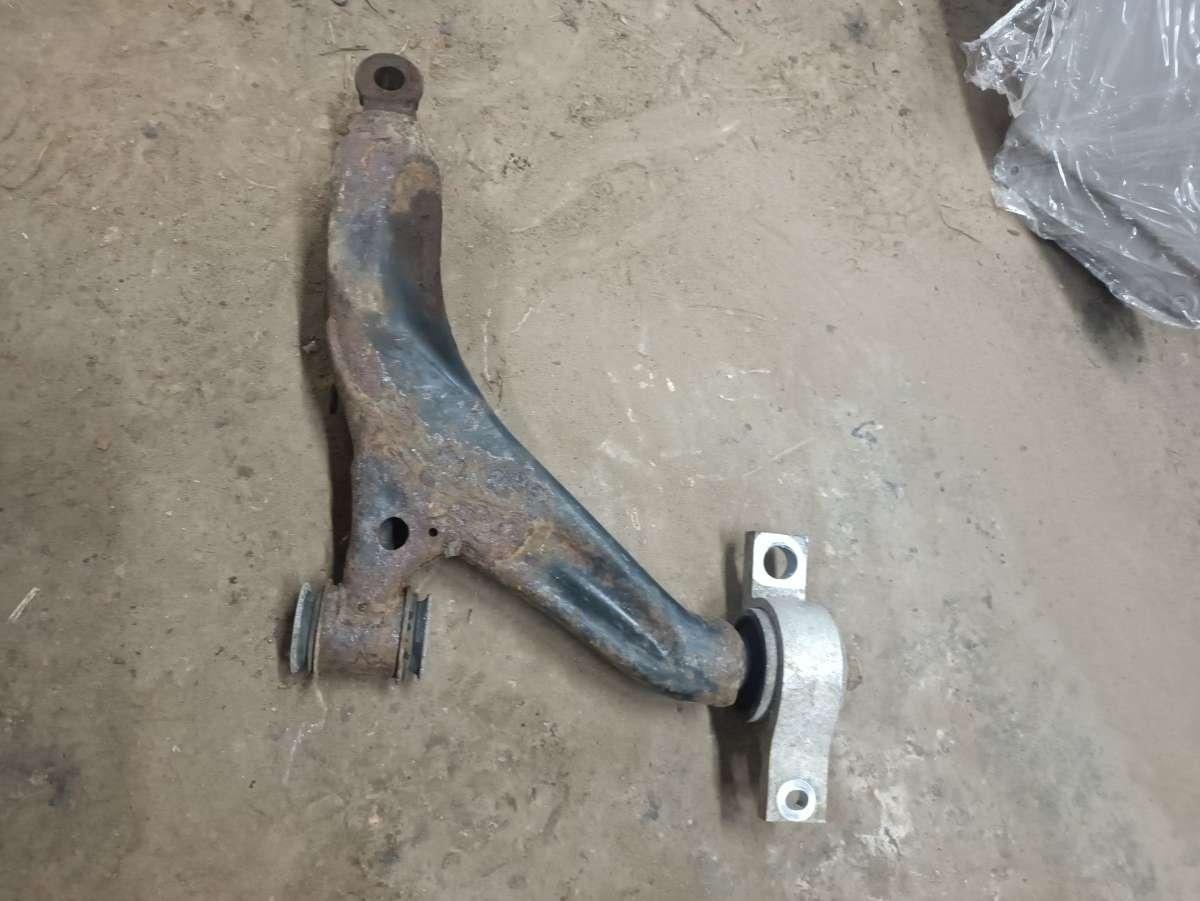 рычаг передний левый Lexus IS 2 поколение (XE20) 2007, 2.2 л., дизель, МКПП - фото №1