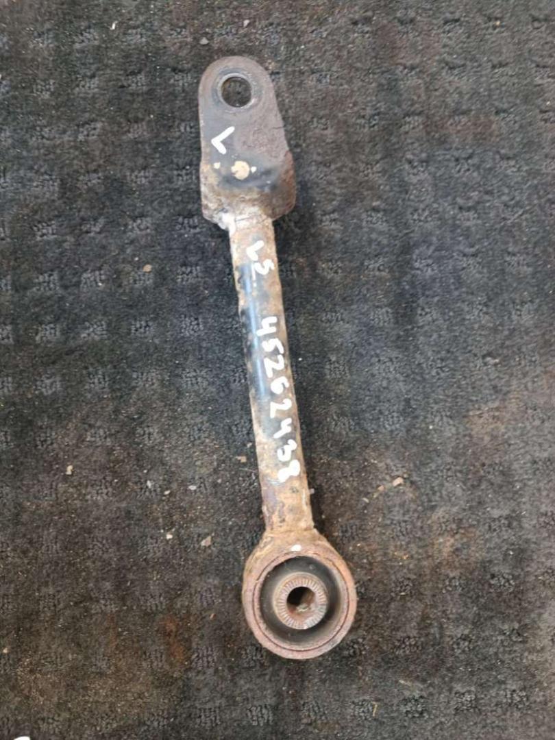 рычаг задний левый Lexus IS 2 поколение (XE20) 2007, 2.2 л., дизель, МКПП - фото №1